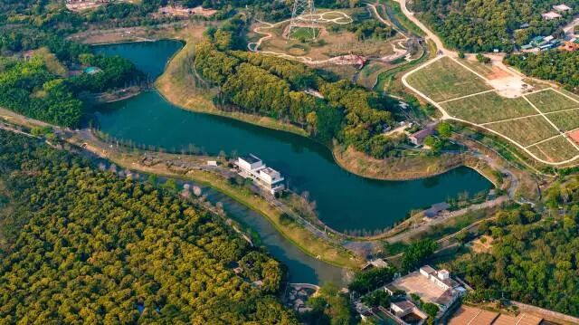 三条河流汇聚于此，故名“写意三河”