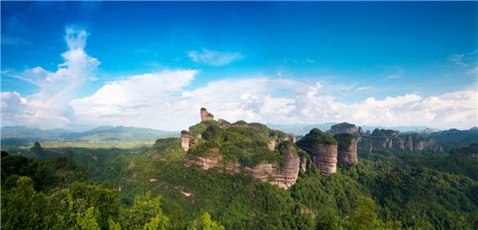 东部群峰（作者：刘加青）.png