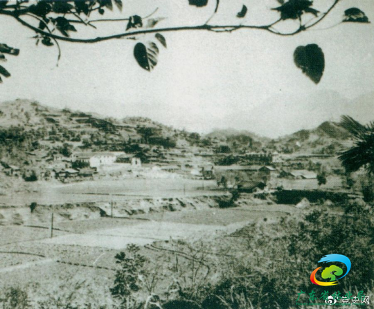 湖南桑植县刘家坪。1935年11月19日，任弼时、贺龙和关向应从这里率部突围进行长征。