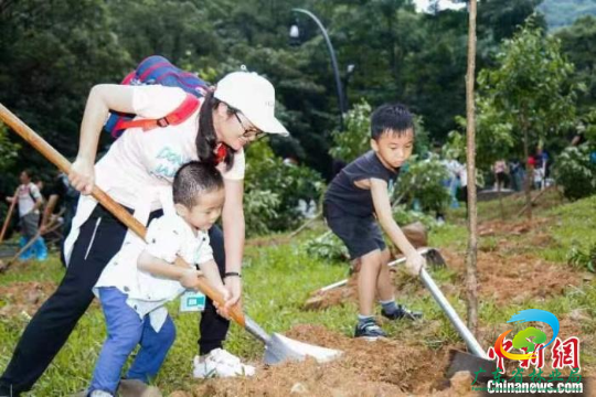 民众开展义务植树活动 十大网赌平台推荐网站 供图