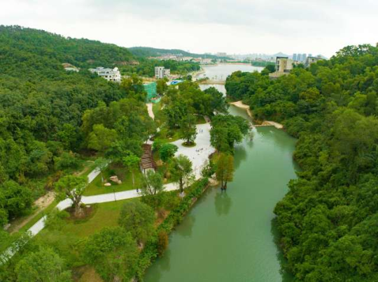 2022年9月,秀丽湖公园内的相关配套设施建设完毕,以崭新面貌对外开放。