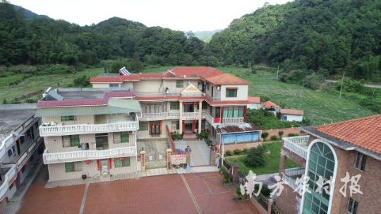 八岭山庄
