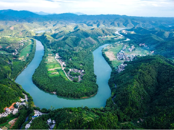 肇庆封开航拍。 图片